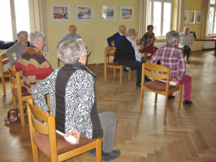 Gymnastik-im-Sitzen.JPG